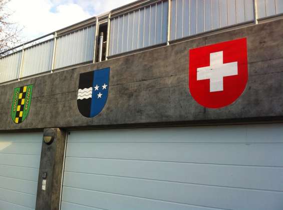 Maler Fleig AG - Maler Aargau - Maler Rheinfelden - Maler Hellikon - Lasuren - Gipserarbeiten - Fassaden - Garagentor - Gerüstbau - Beschriftungen - Schimmelsanierungen - Giessharz - Bodenbeschichtungen - Borkenkäferbekämpfung - Bitumenanstrich - Brandabschottungen - Farbkonzept durch Fotomontage - Maler und Gipser Verband - Maler Lehrbetrieb - Malerbetrieb Schweiz